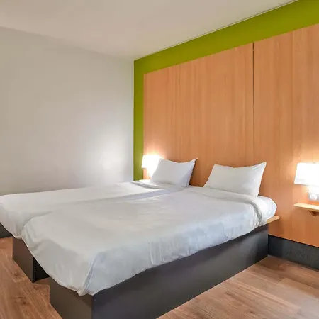 B&B Hotel Herblay מלון
