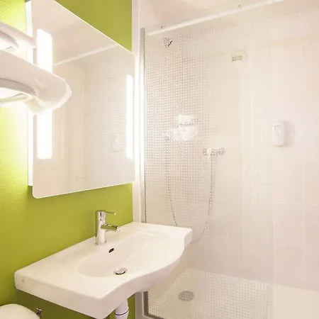B&B Hotel Herblay מלון
