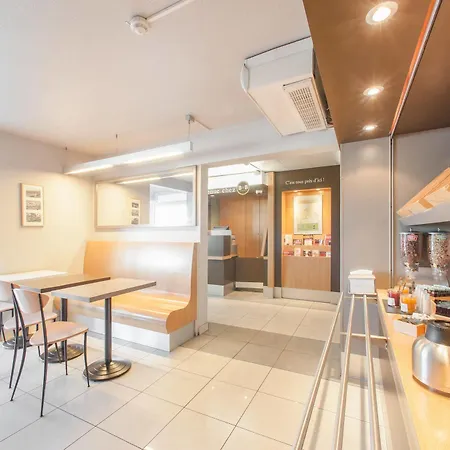 B&B Hotel Herblay מלון