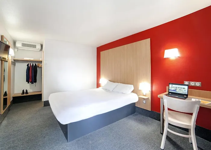 B&B Hotel Herblay Hotel 2*