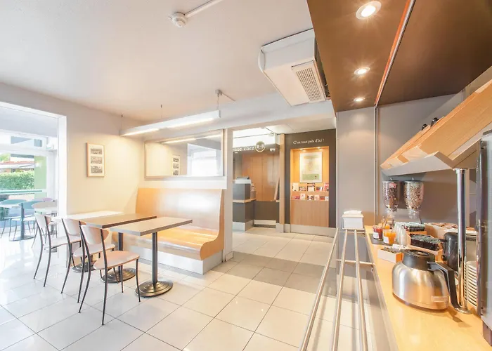 B&B Hotel Herblay Отель